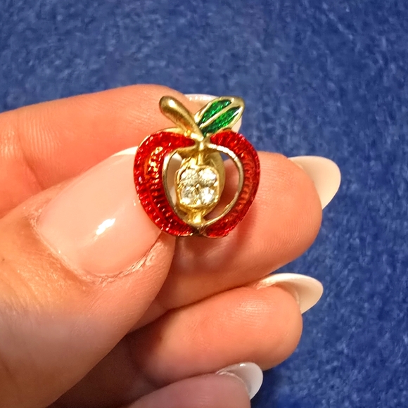Apple pin - Picture 1 of 4